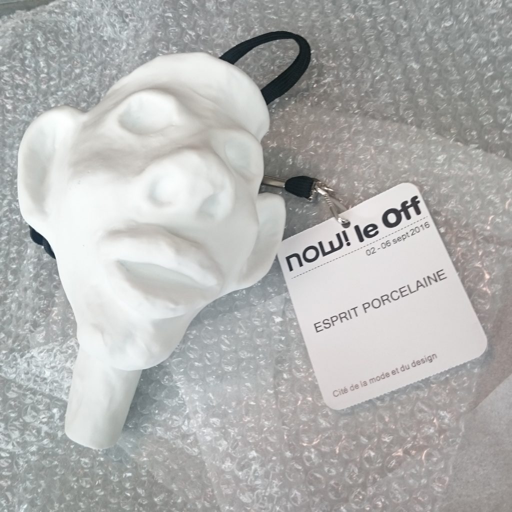 Série de masques en porcelaine de Limoges, modèles de l'artiste haïtien Jean-Édouard Baptiste.  Présentés à la PAris design week 2016 à Paris à la cité du design et de la mode.